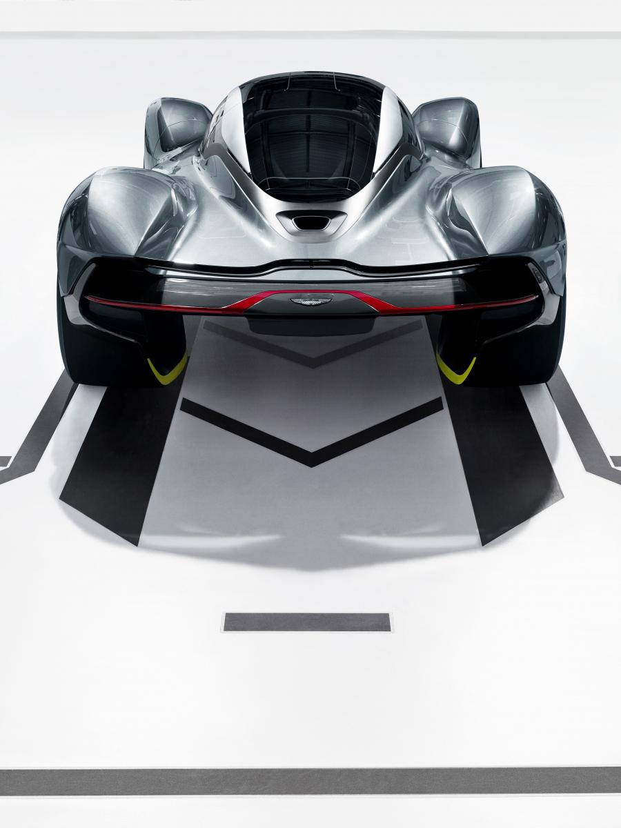  Aston Martin AM-RB 001 Concept 2016 года  (фото 5 из 12)